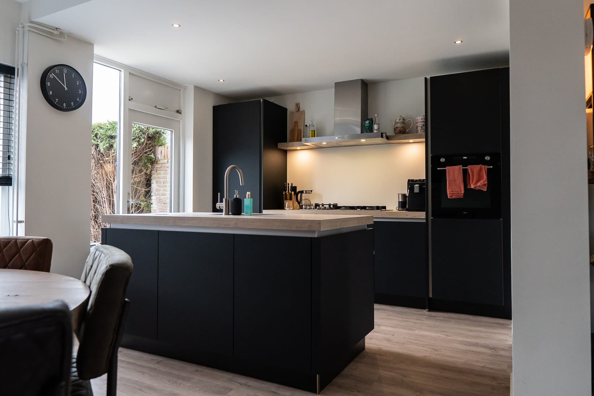 keukenspecialist-in-moderne-keuken