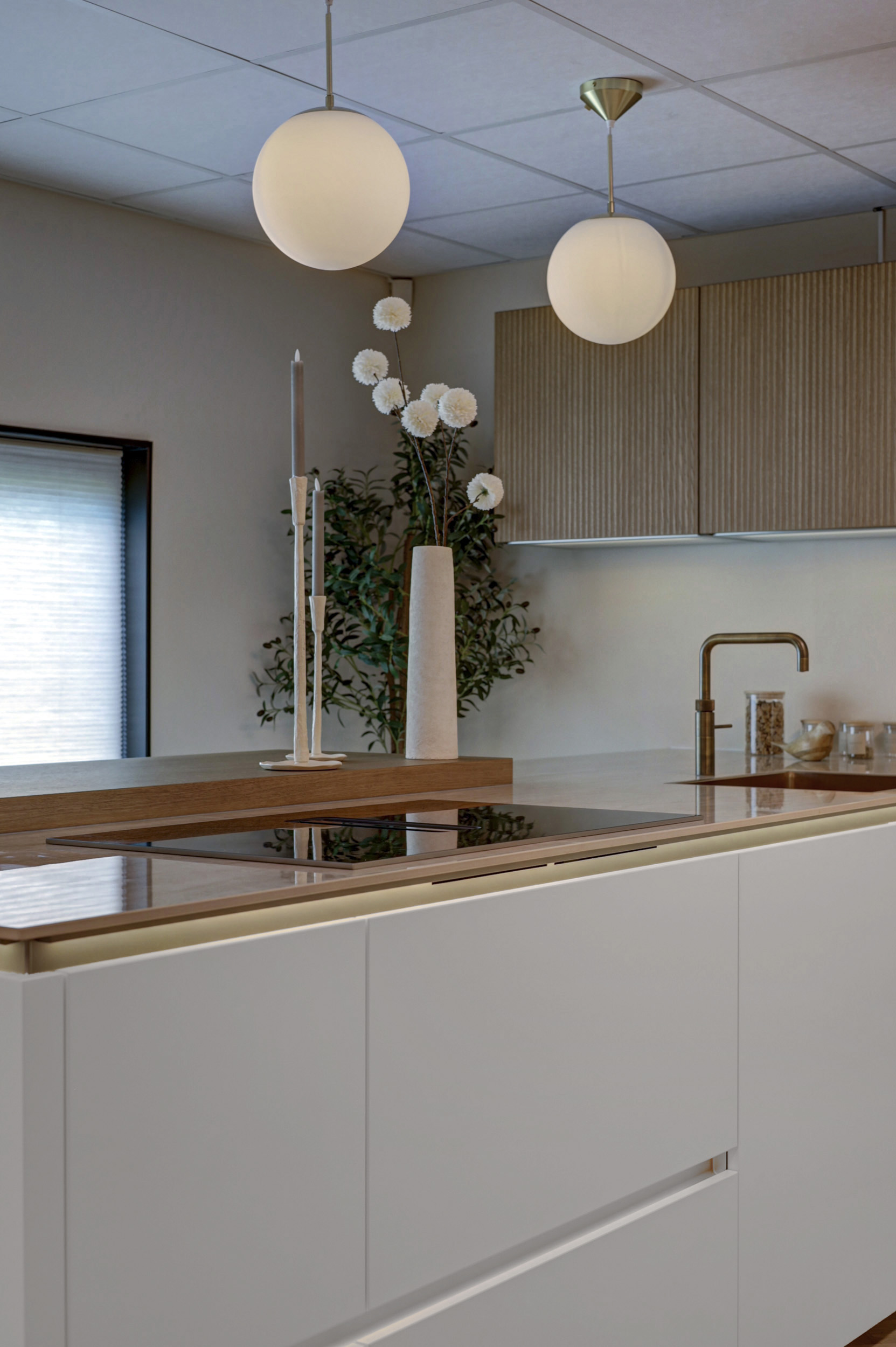 Kookeiland in scandinavische keuken