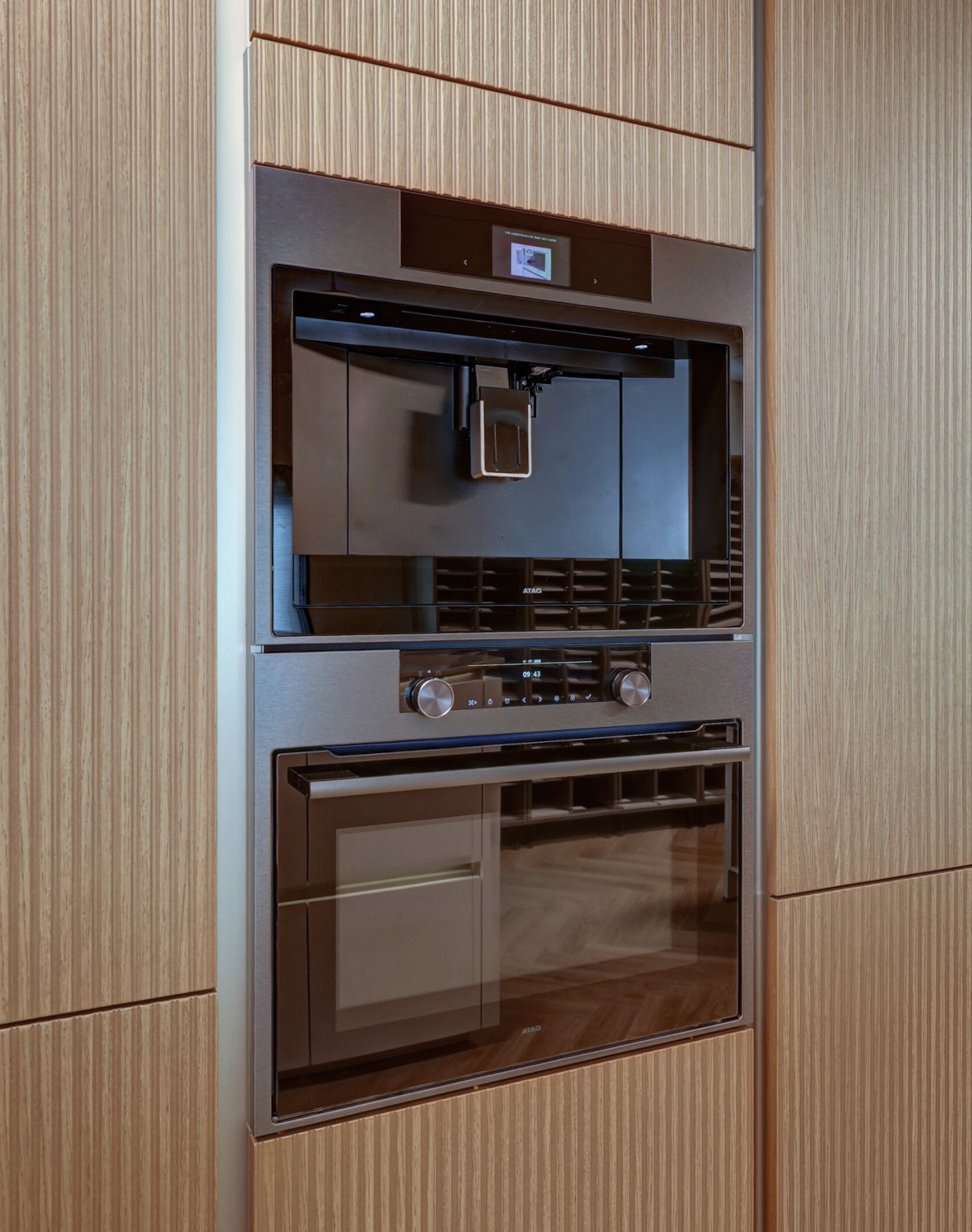 closeup van ovens in scandinavische keuken
